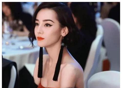 女主在娱乐圈里吃瓜,女主的吃瓜日常